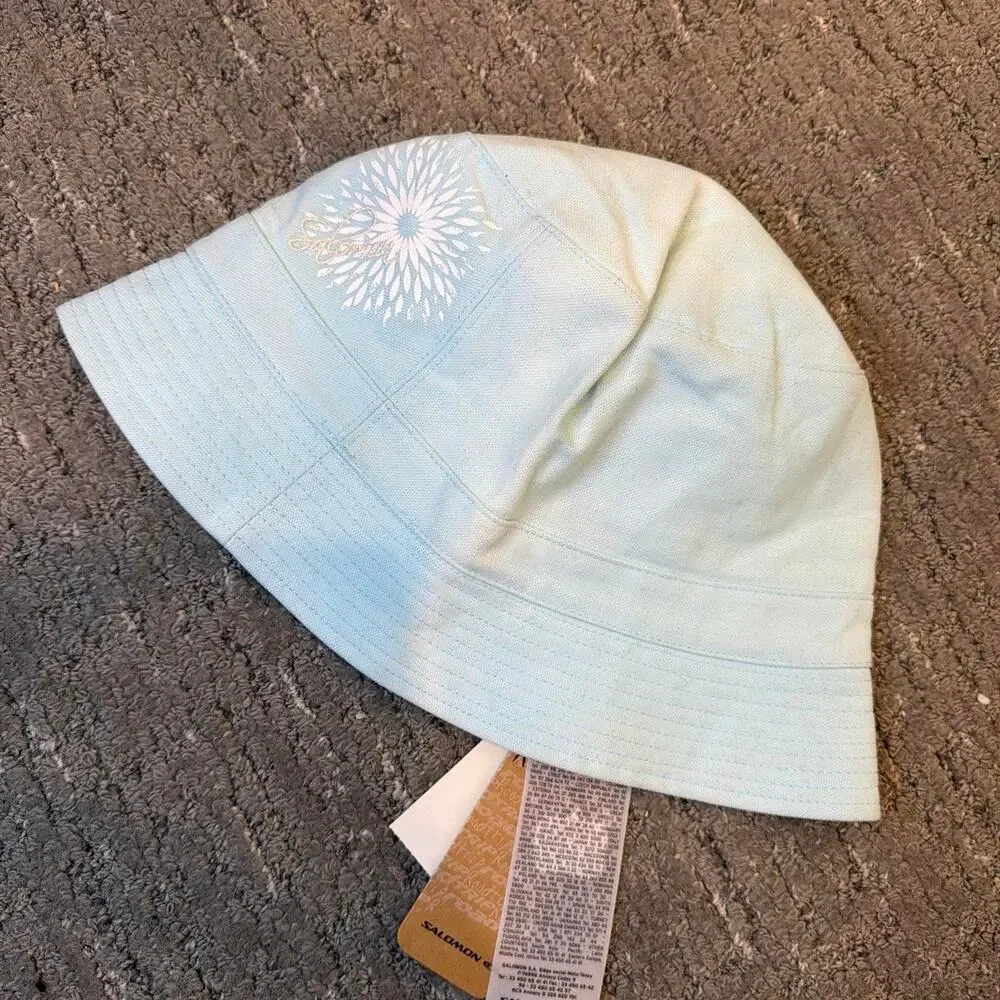 The cutest blue beachy reversible bucket hat - vintage y2k NWT